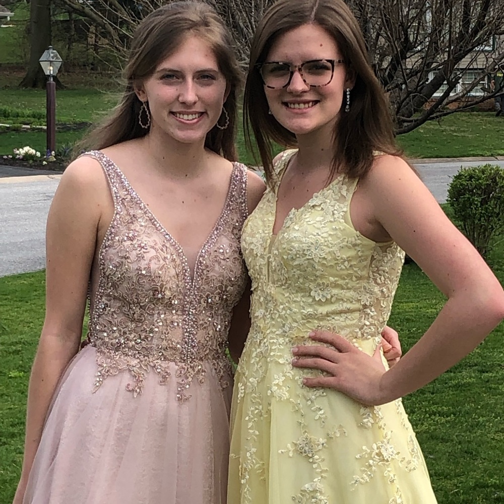 Prom dress - Picture 2 of 2